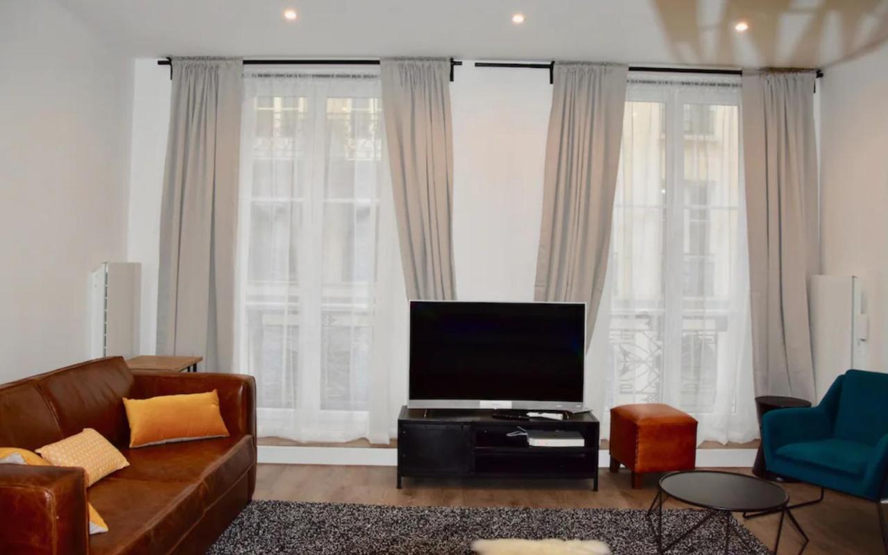 Elegant Appartement Dans Le Quartier Concorde A Parijs Buitenkant foto